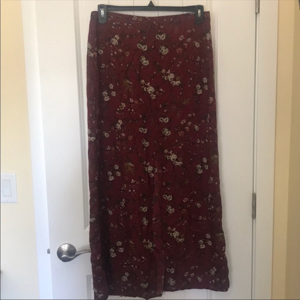 Maxi floral maroon skirt with slit 🎄
